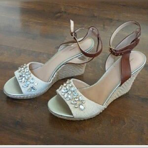 It's Liz and preloved!​